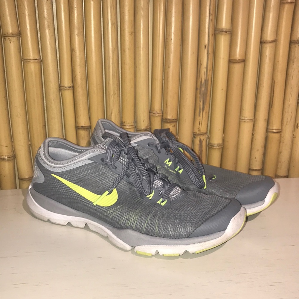 Nike Womens Flex Supreme Gray Running Shoes- Size 6.5